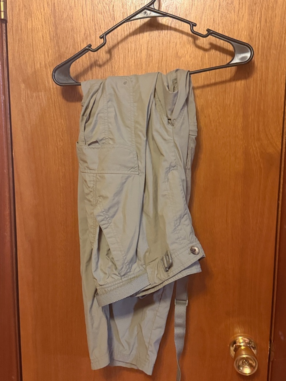 Columbia Hiking Cargo Pants converts into shorts